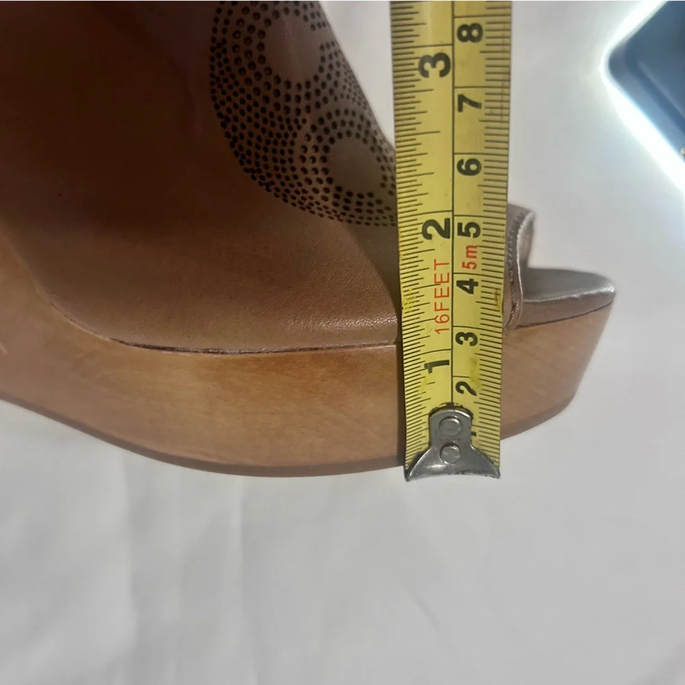 Coach Jade Beige Leather Wedge Sandals.8B - Picture 15 of 16